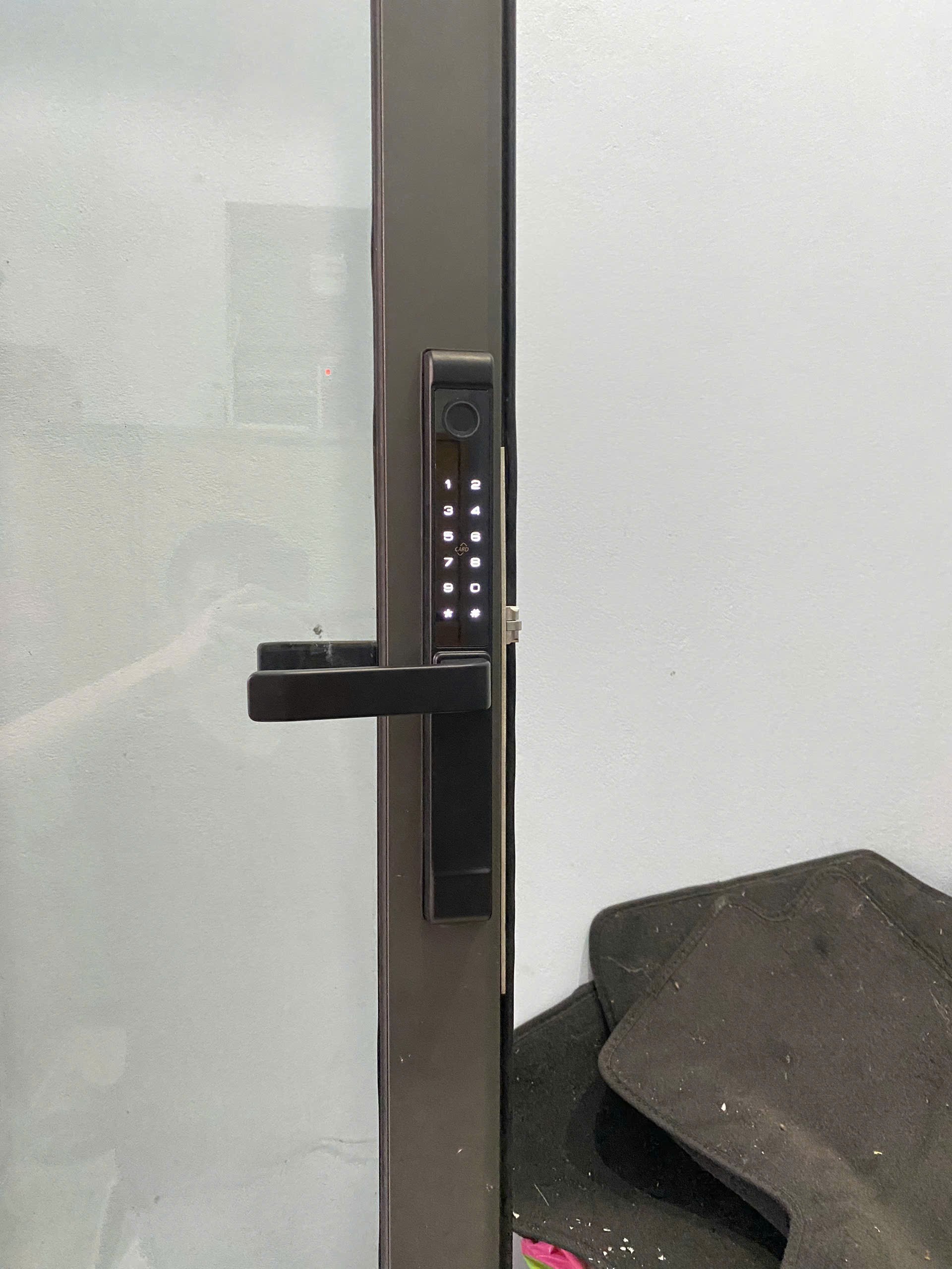 khóa thẻ từ khách sạn
