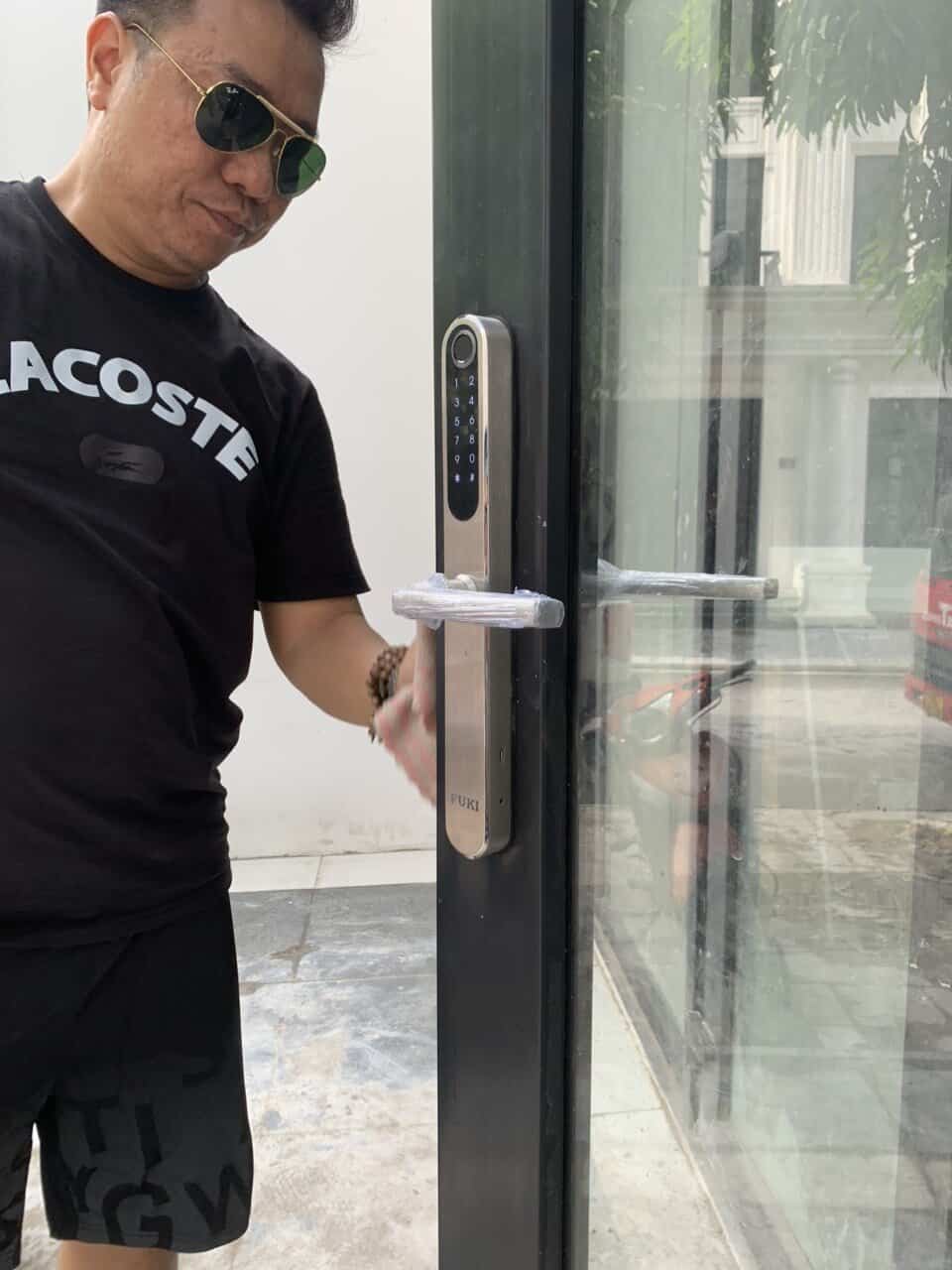 lắp khóa vân tay nha trang