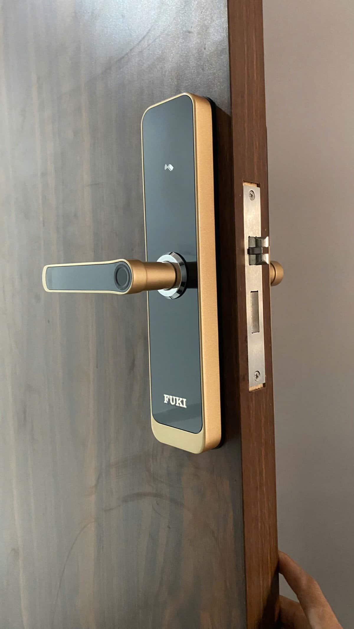 lắp khóa vân tay nha trang