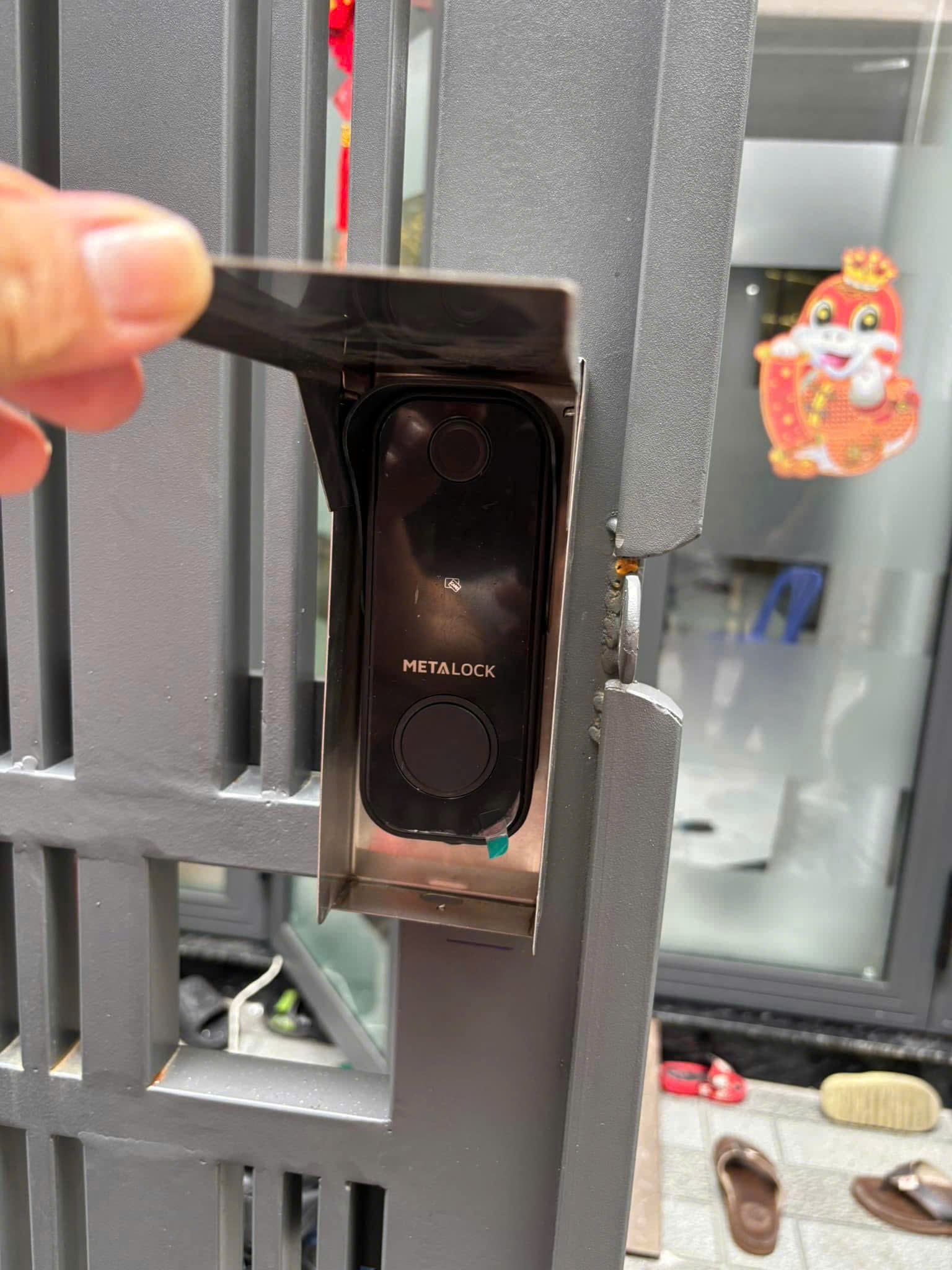 lắp đặt khóa vân tay nha trang